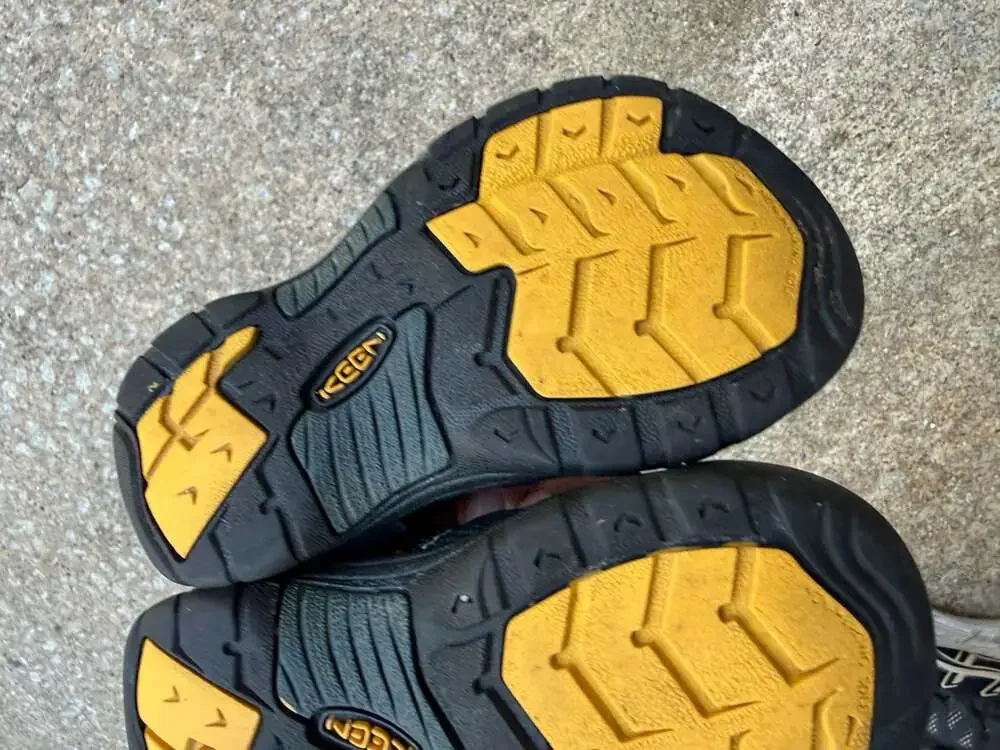 Keen Newport H2 Kids Waterproof Sport Sandals Black Blue Yellow size 5